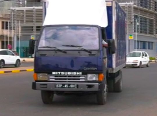 Mitsubishi Canter FE331 c/ Caixa Fechada