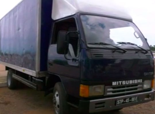 Mitsubishi Canter FE331 c/ Caixa Fechada